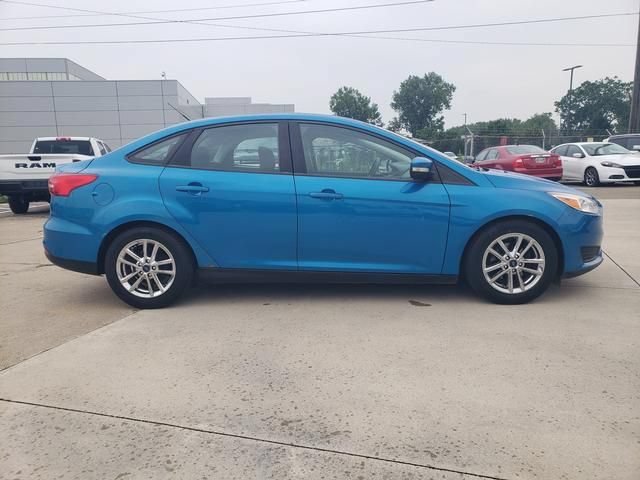 Used 2017 Ford Focus SE w/ Cold Weather Package FWD image 3