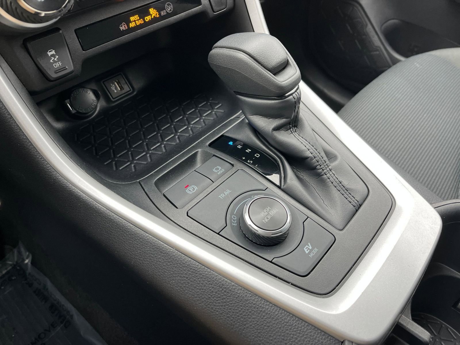 Used 2025 Toyota RAV4 LE image 40