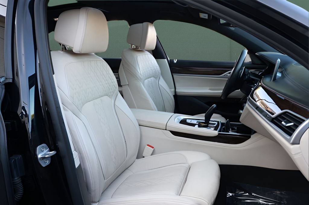 Used 2020 BMW 750i xDrive w/ Executive Package AWD/4WD image 16