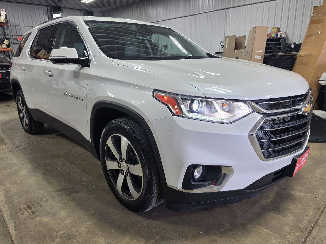 Used 2020 Chevrolet Traverse LT w/ LT Premium Package AWD/4WD image 1