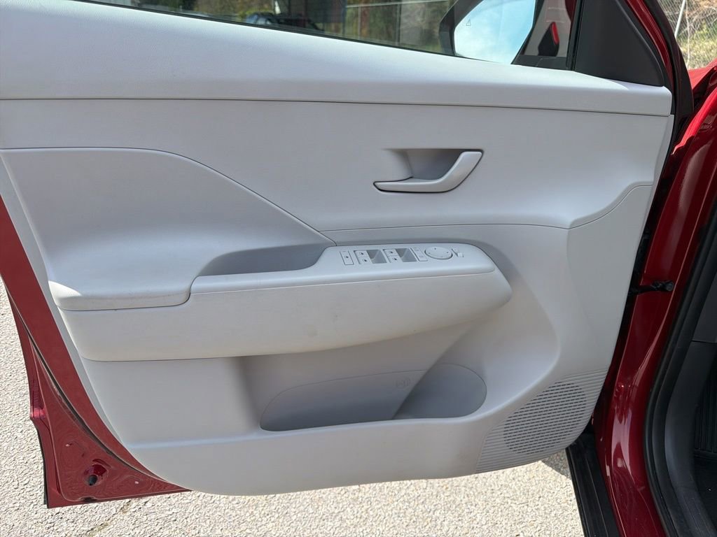 Used 2025 Hyundai Kona SEL image 5