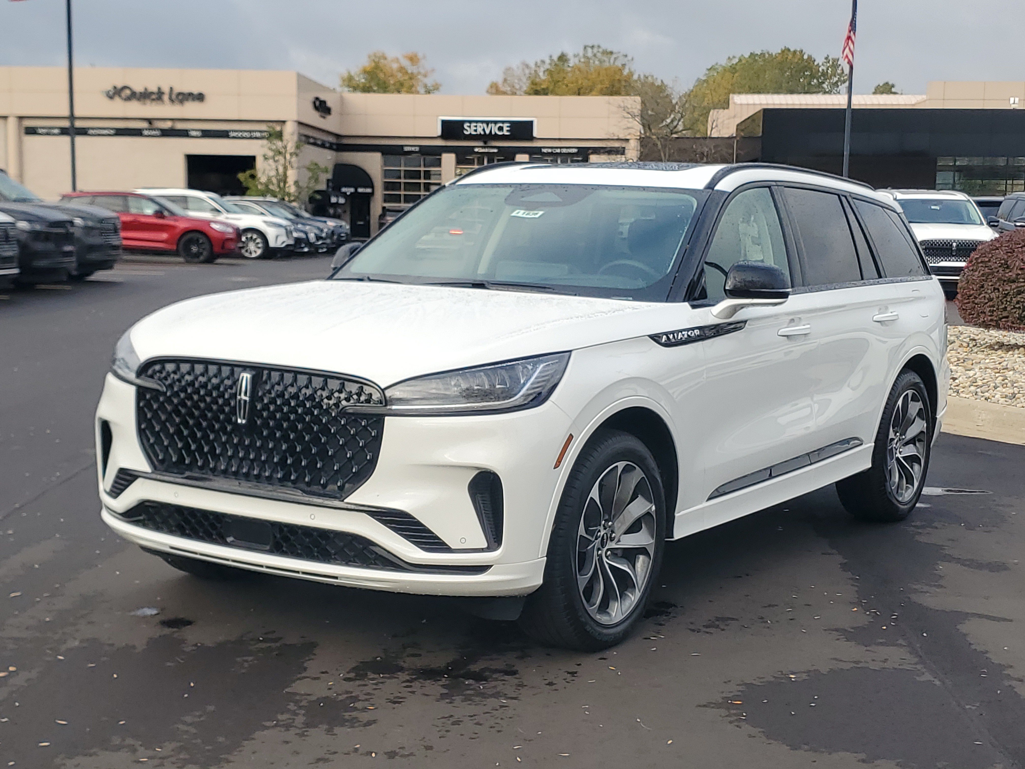 New 2026 Lincoln Aviator AWD image 2