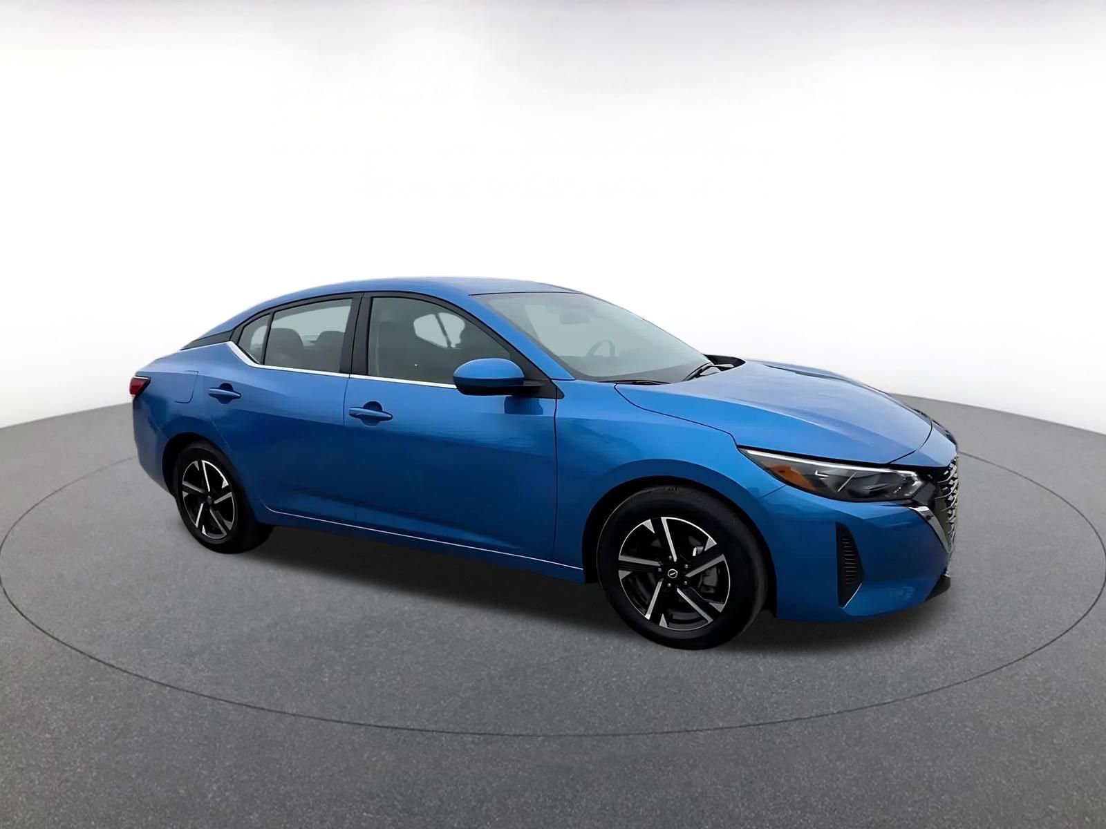 Used 2025 Nissan Sentra SV image 2