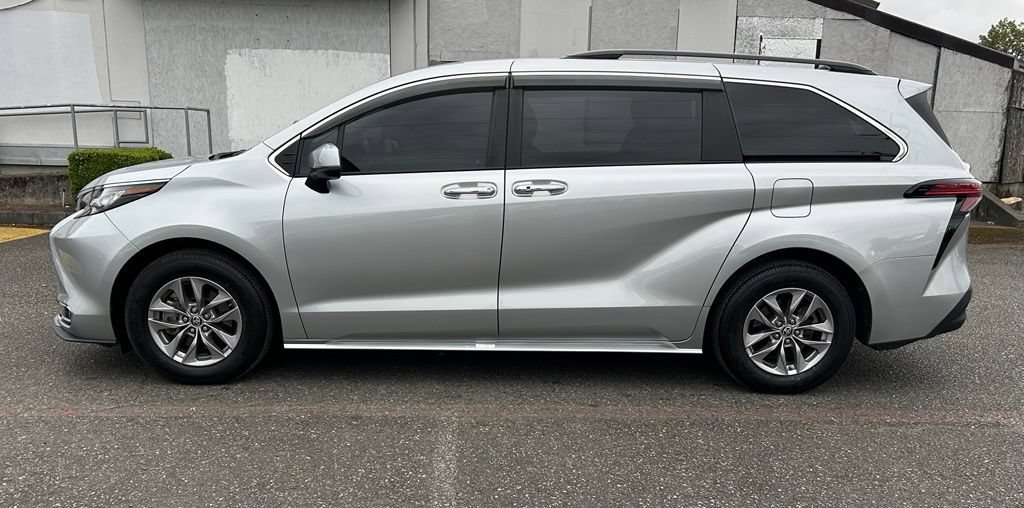 Certified 2022 Toyota Sienna XLE w/ XLE Plus Package FWD image 8