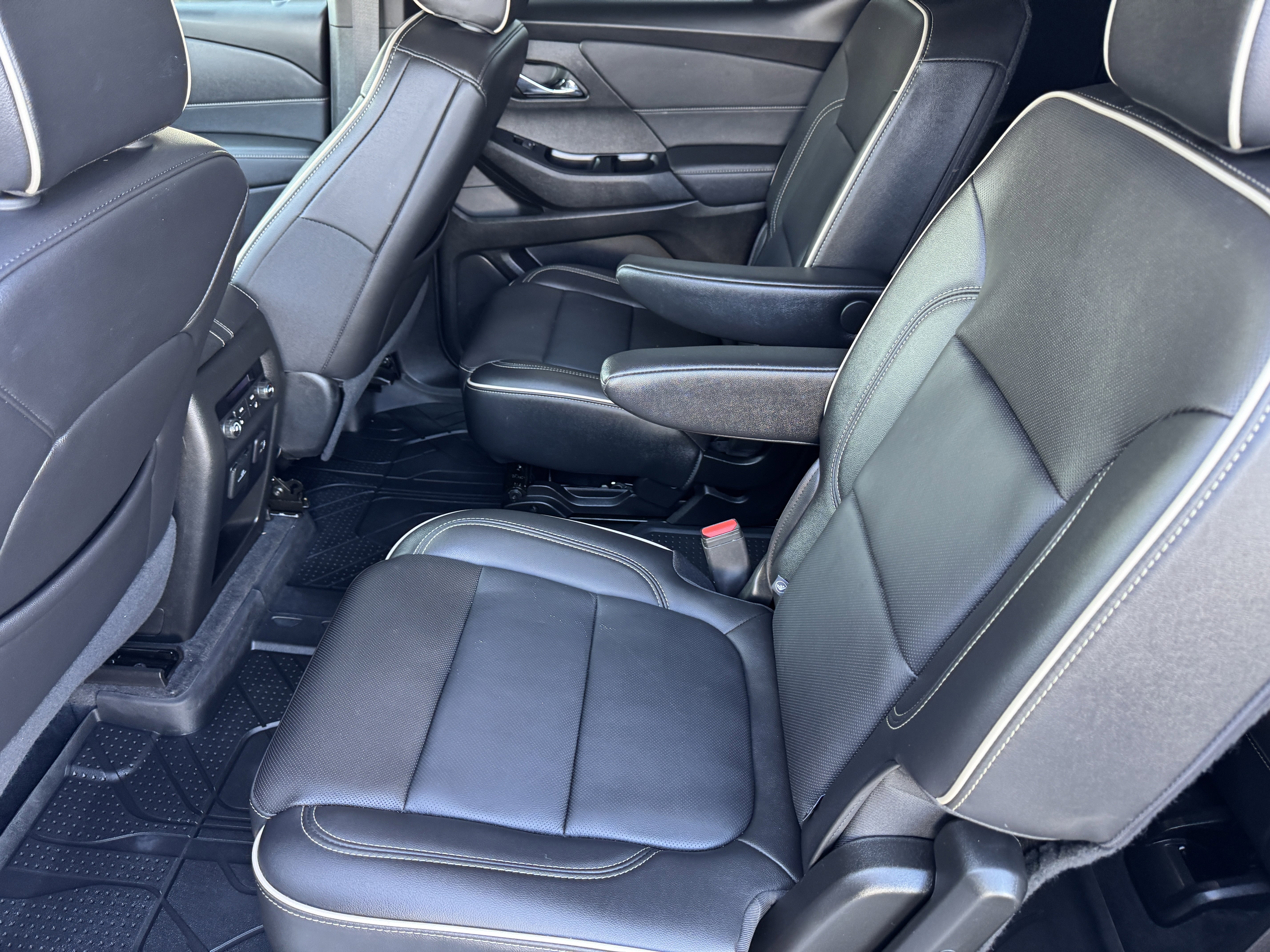 Certified 2023 Chevrolet Traverse Premier w/ LPO, Floor Liner Package image 15