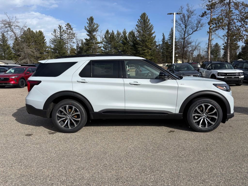 New 2026 Ford Explorer ST-Line image 2