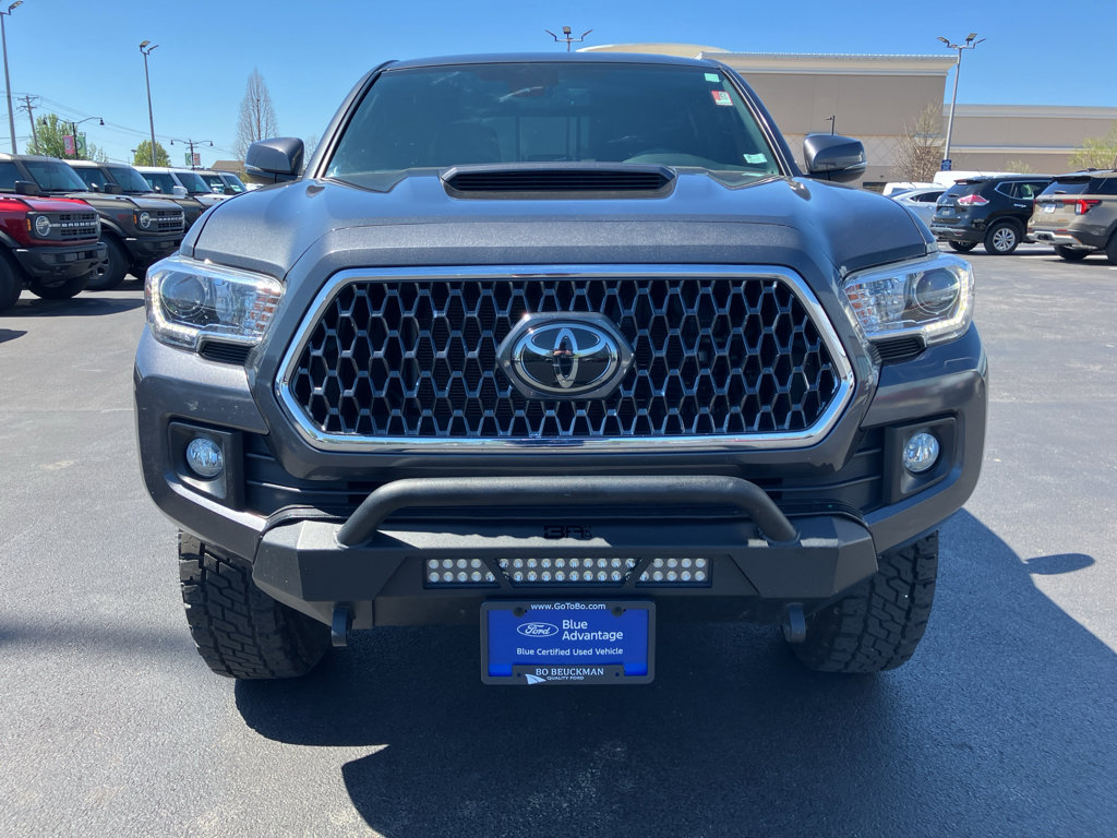 Used 2018 Toyota Tacoma TRD Sport image 2