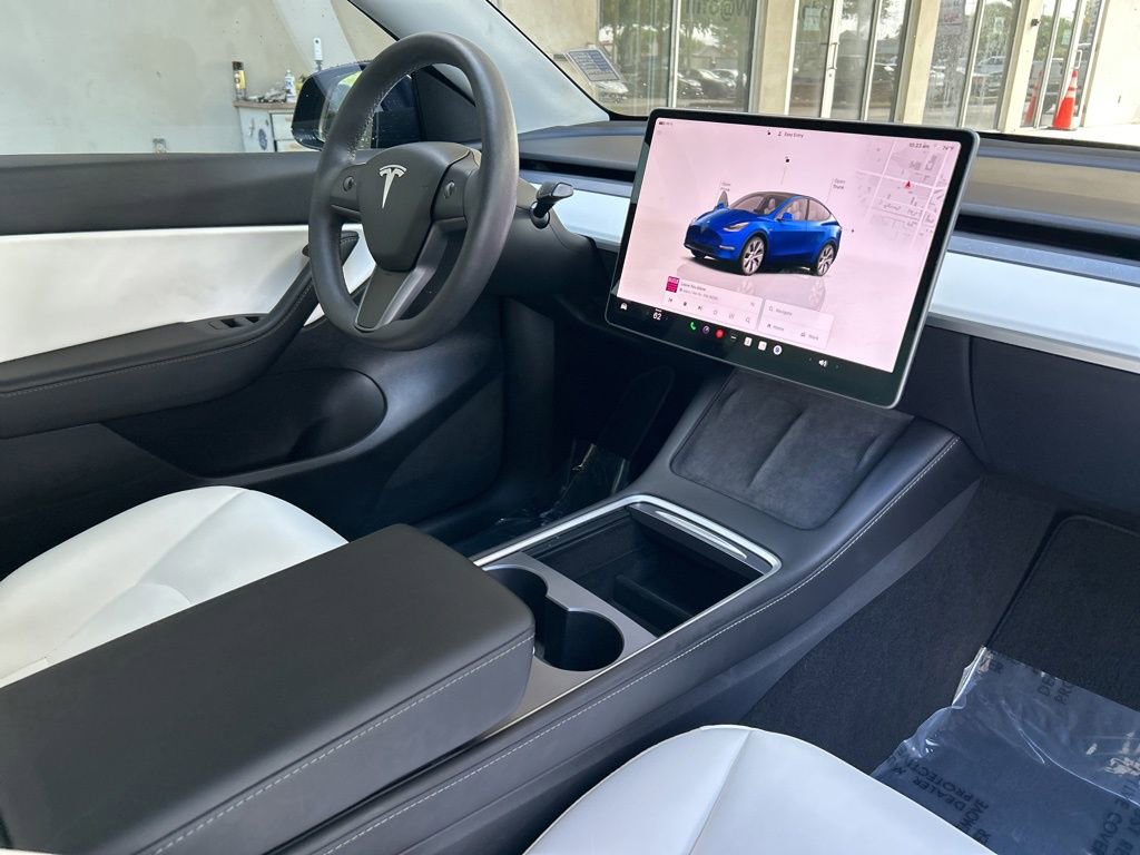 Used 2022 Tesla Model Y Long Range image 23