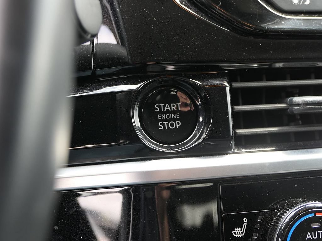 Used 2025 Nissan Pathfinder SV FWD image 17