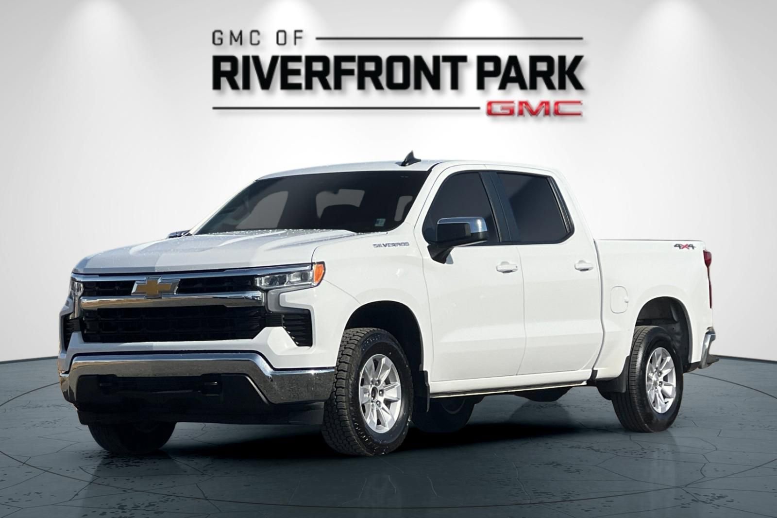 Used 2025 Chevrolet Silverado 1500 LT AWD/4WD image 7