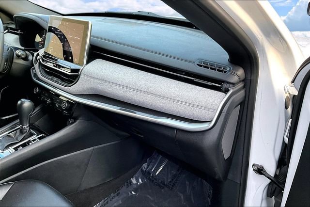 Used 2024 Jeep Compass Latitude image 25