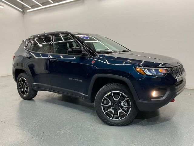New 2026 Jeep Compass Trailhawk AWD/4WD image 2