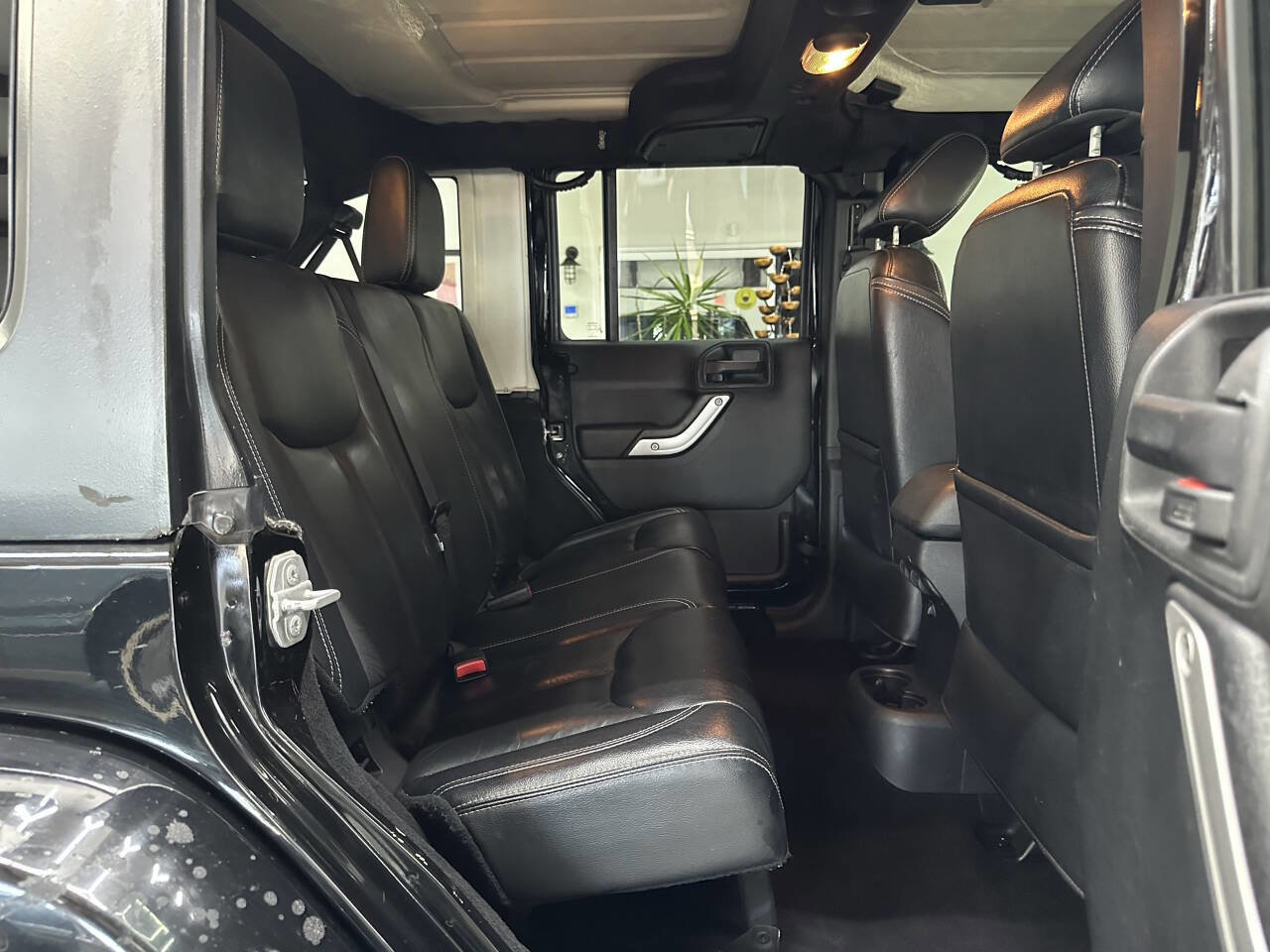 Used 2015 Jeep Wrangler Unlimited Sahara w/ Connectivity Group image 15