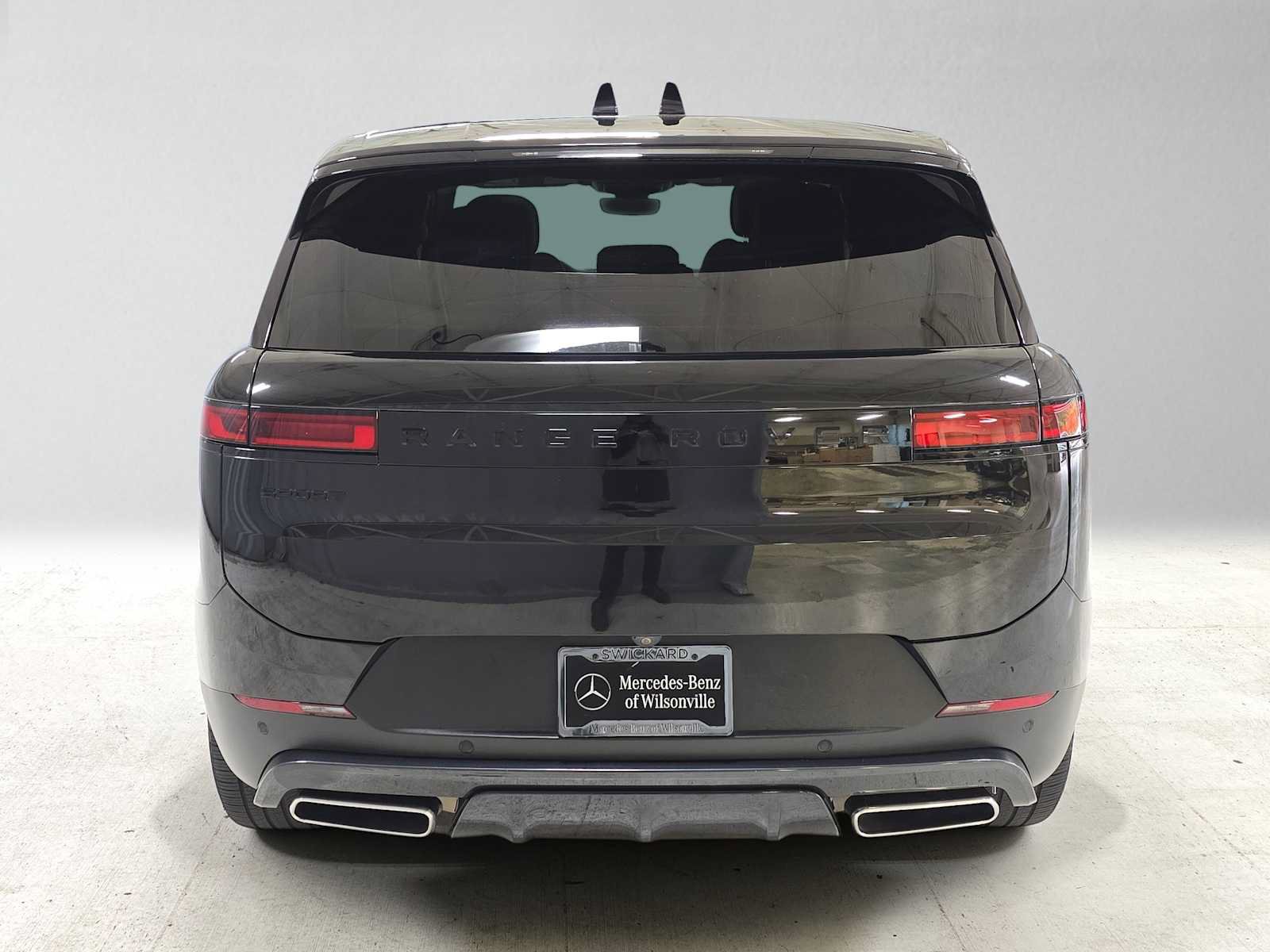 Used 2024 Land Rover Range Rover Sport SE AWD/4WD image 4
