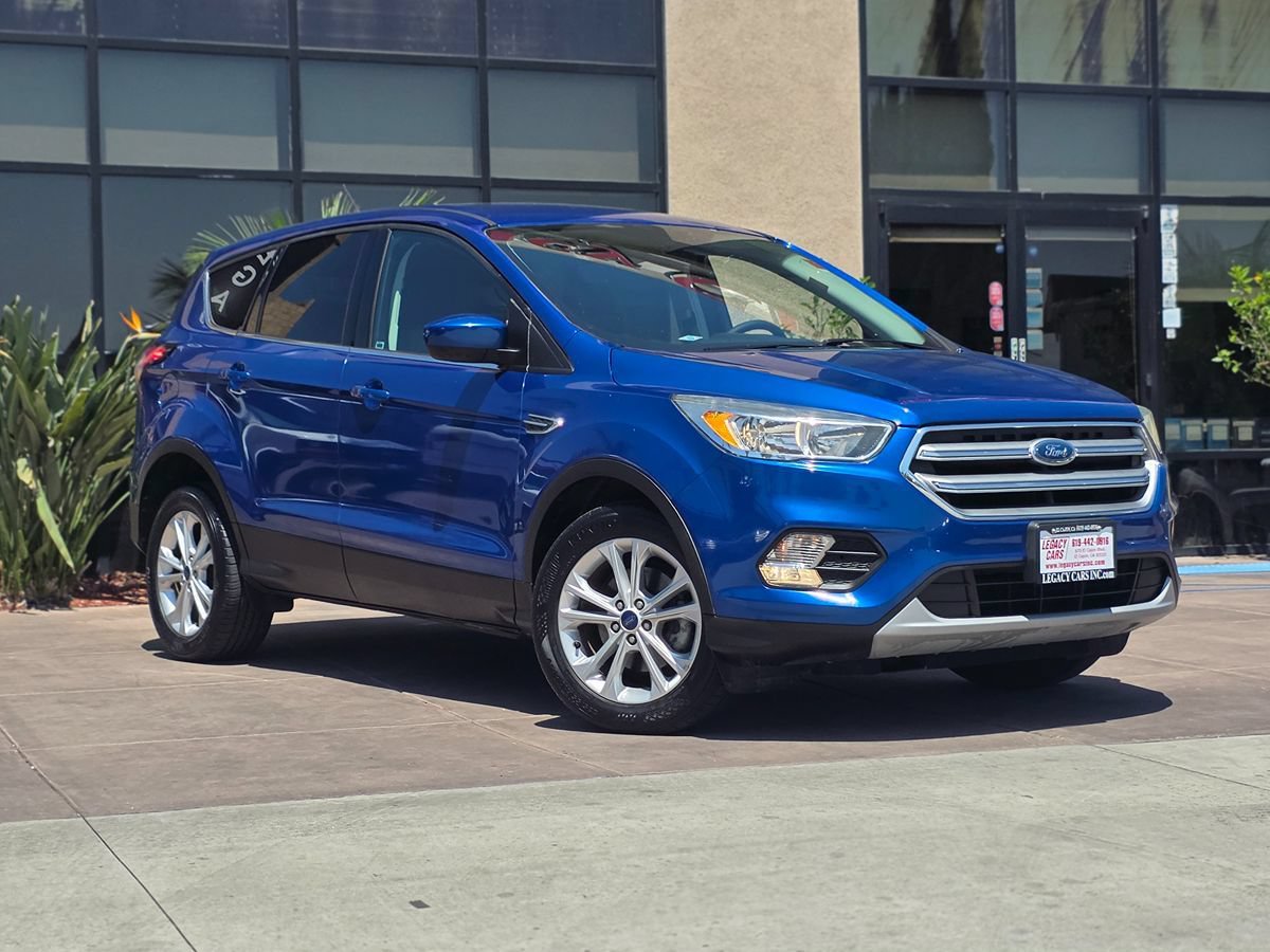 Used 2017 Ford Escape SE FWD image 3