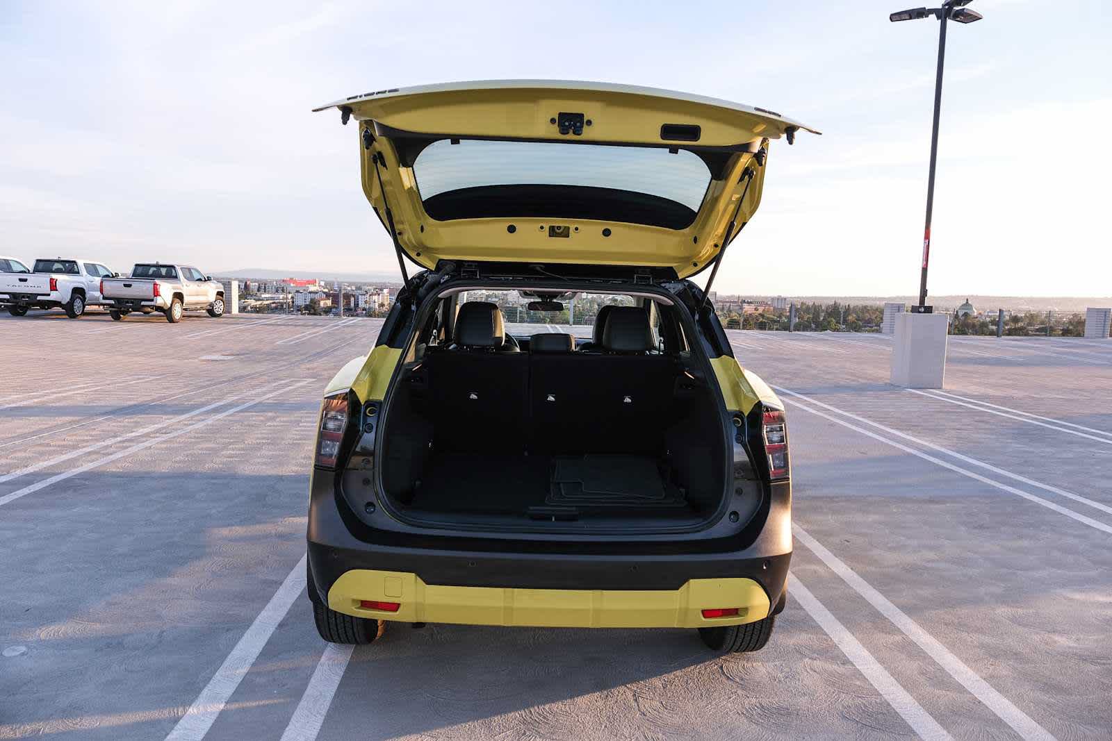 Used 2025 Nissan Kicks SR FWD image 26