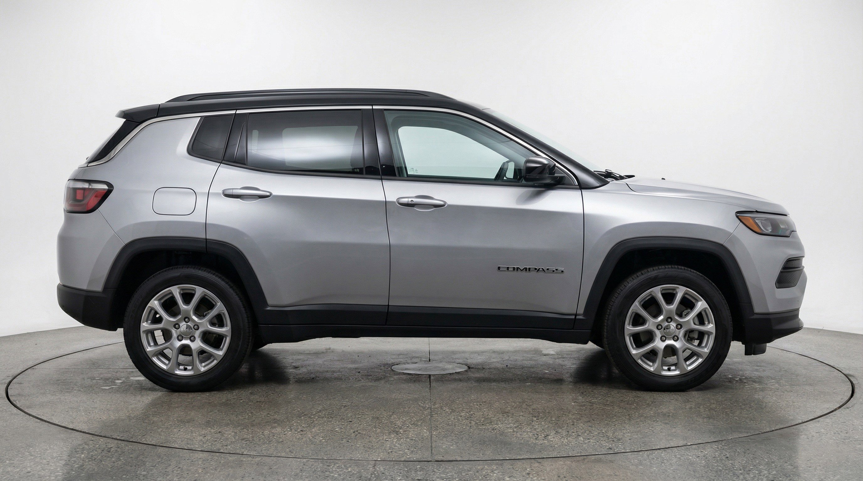 Used 2025 Jeep Compass Limited image 11