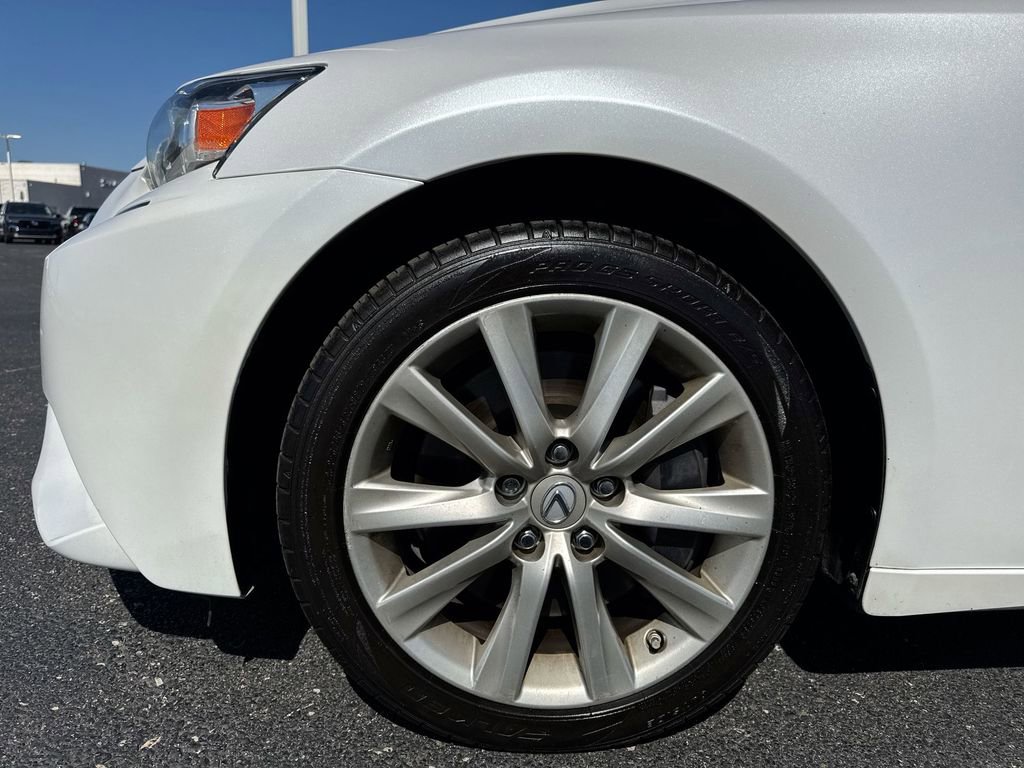 Used 2016 Lexus IS 200t image 10