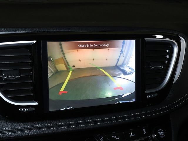Used 2025 Chrysler Pacifica Limited FWD image 22