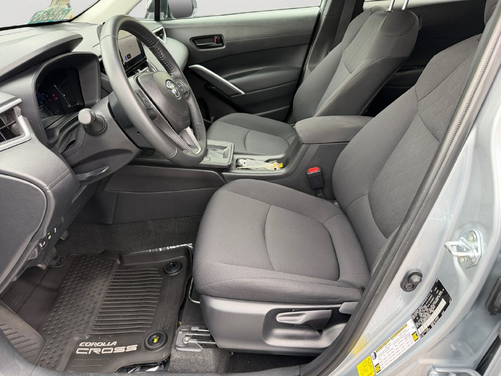 Used 2026 Toyota Corolla Cross LE AWD/4WD image 24