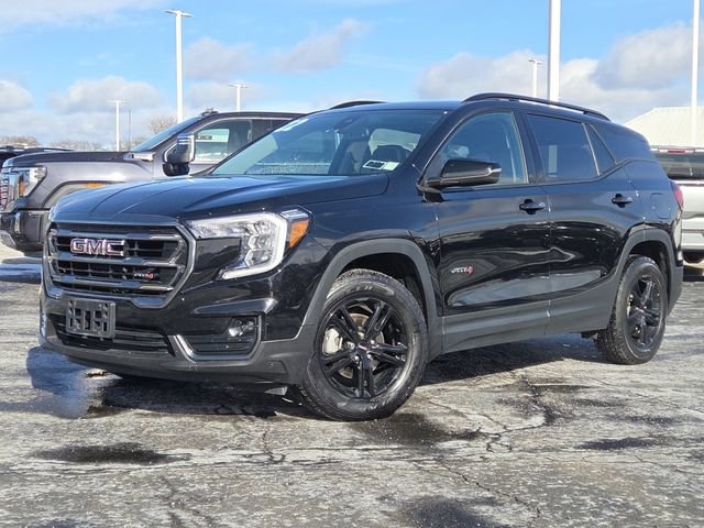 Used 2022 GMC Terrain AT4 image 2