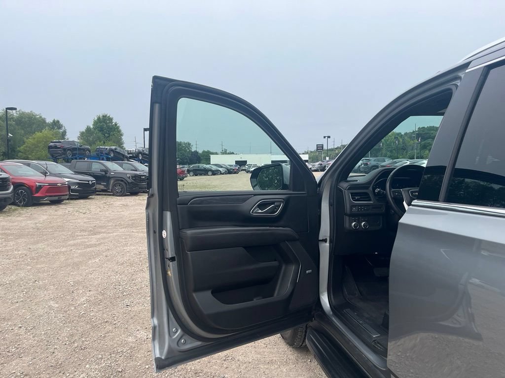 Used 2023 GMC Yukon XL SLT w/ SLT Premium Package AWD/4WD image 14