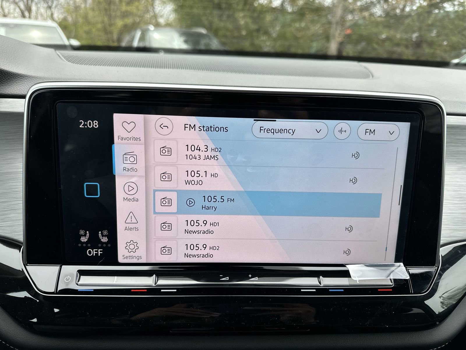 New 2025 Volkswagen Atlas Cross Sport SE image 18