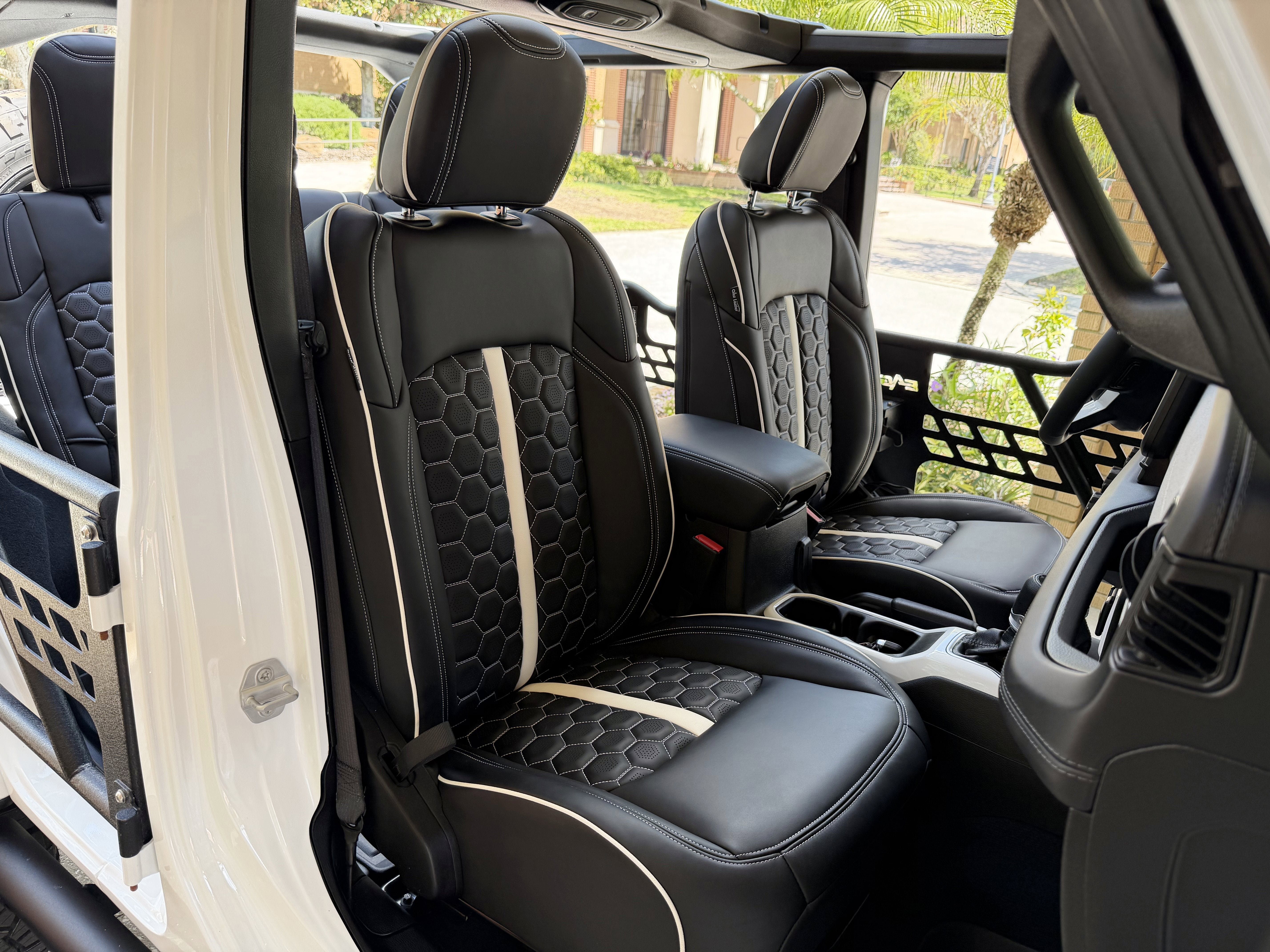 Used 2026 Jeep Wrangler Sahara AWD/4WD image 19