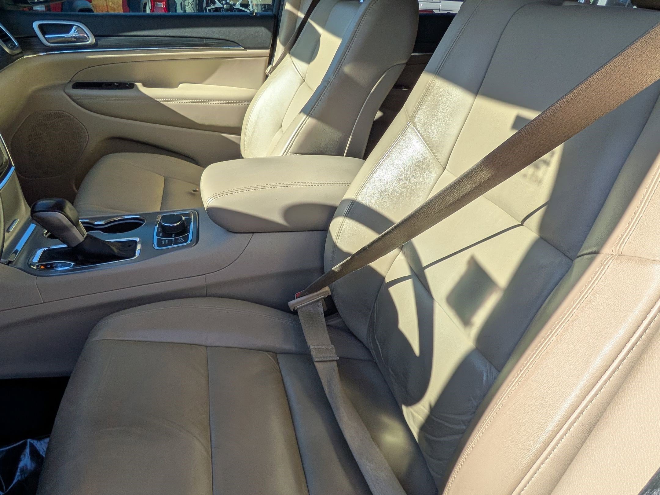 Used 2021 Jeep Grand Cherokee Limited w/ Sun & Sound Group image 15