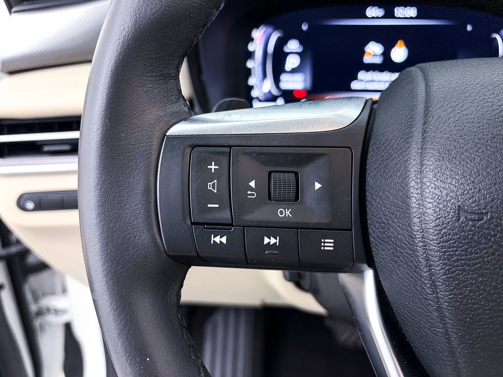 Used 2023 INFINITI QX60 Luxe w/ Cargo Package image 32