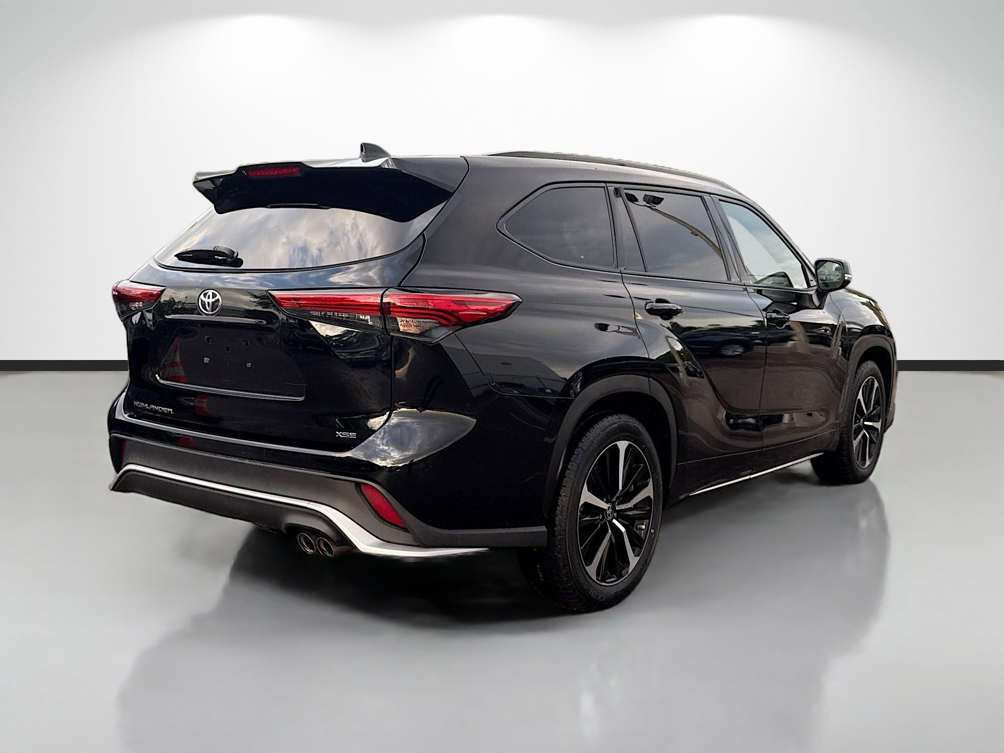 Used 2022 Toyota Highlander XSE image 3