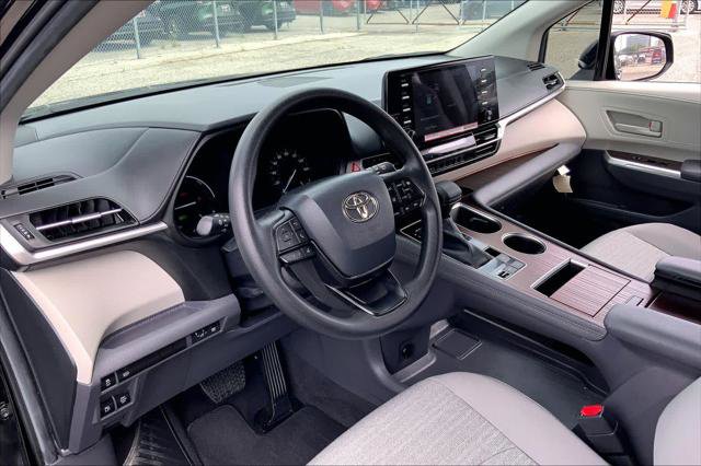 Certified 2024 Toyota Sienna LE FWD image 17