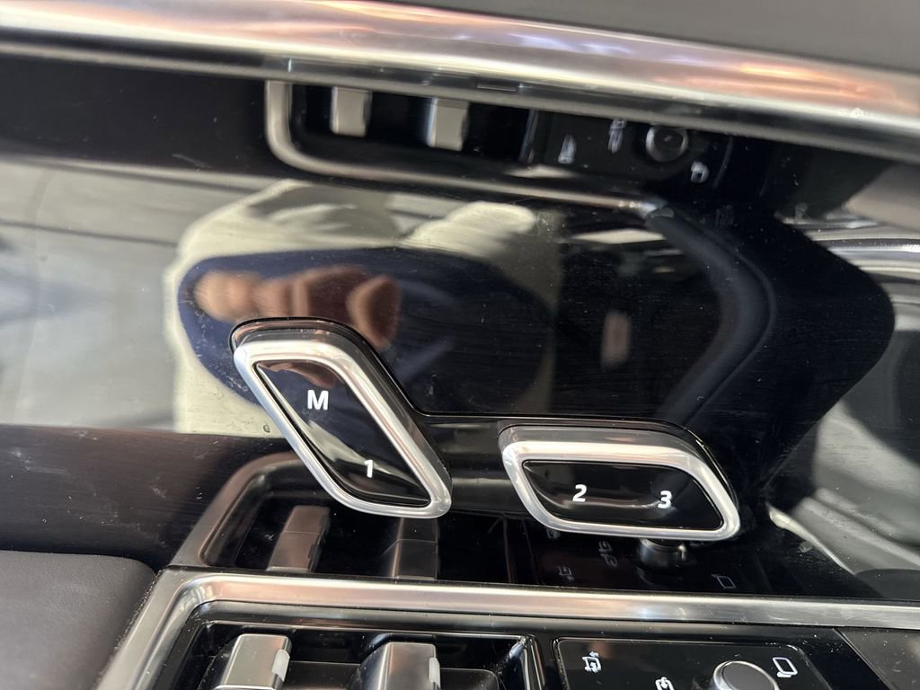 Used 2025 Land Rover Range Rover Long Wheelbase Autobiography image 12