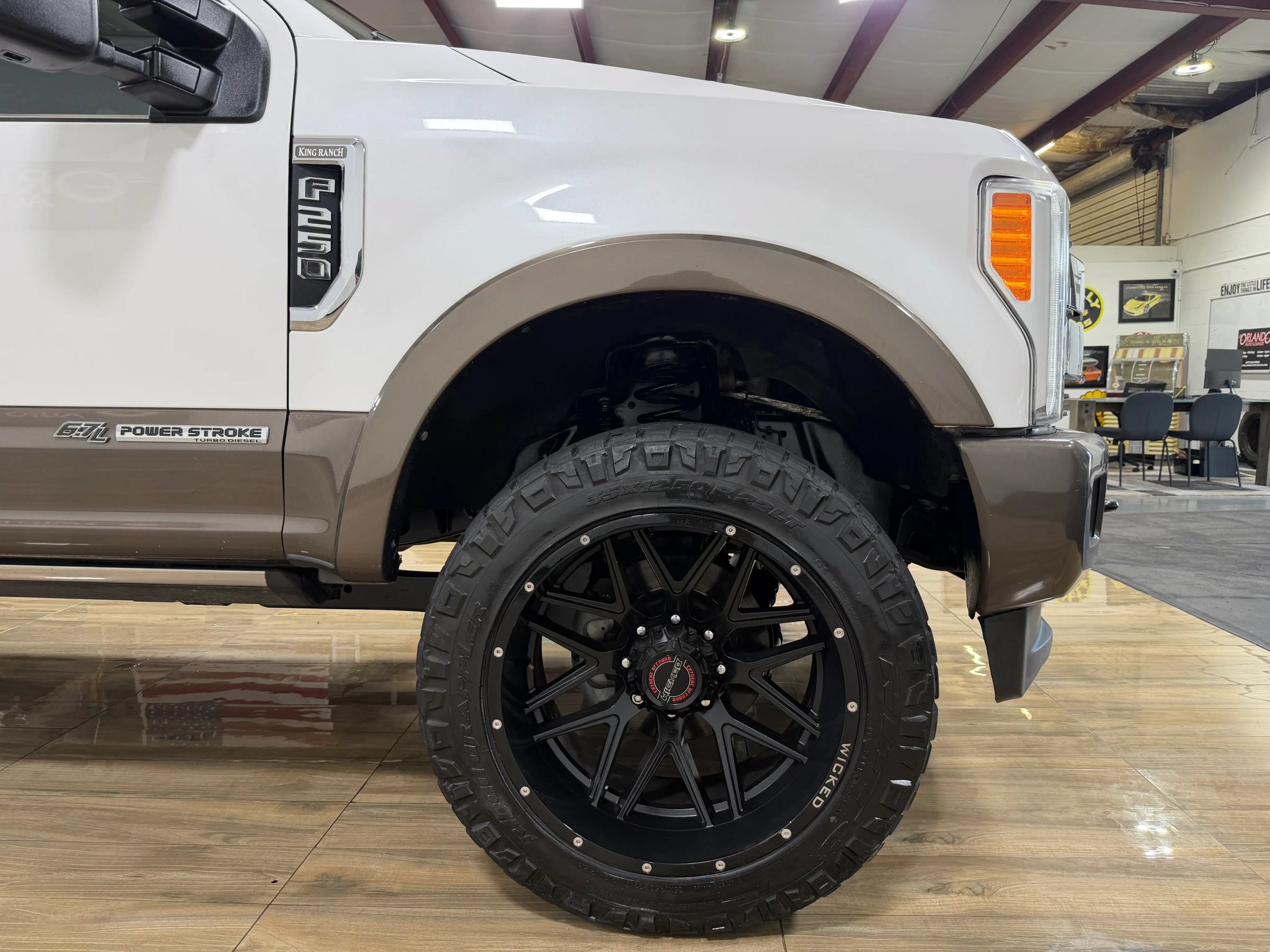 Used 2017 Ford F250 King Ranch w/ King Ranch Ultimate Package AWD/4WD image 4