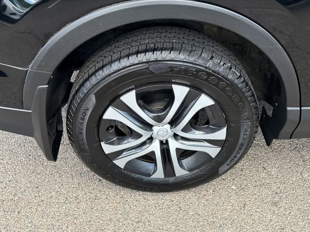 Used 2018 Toyota RAV4 LE w/ All Weather Liner Package AWD/4WD image 40