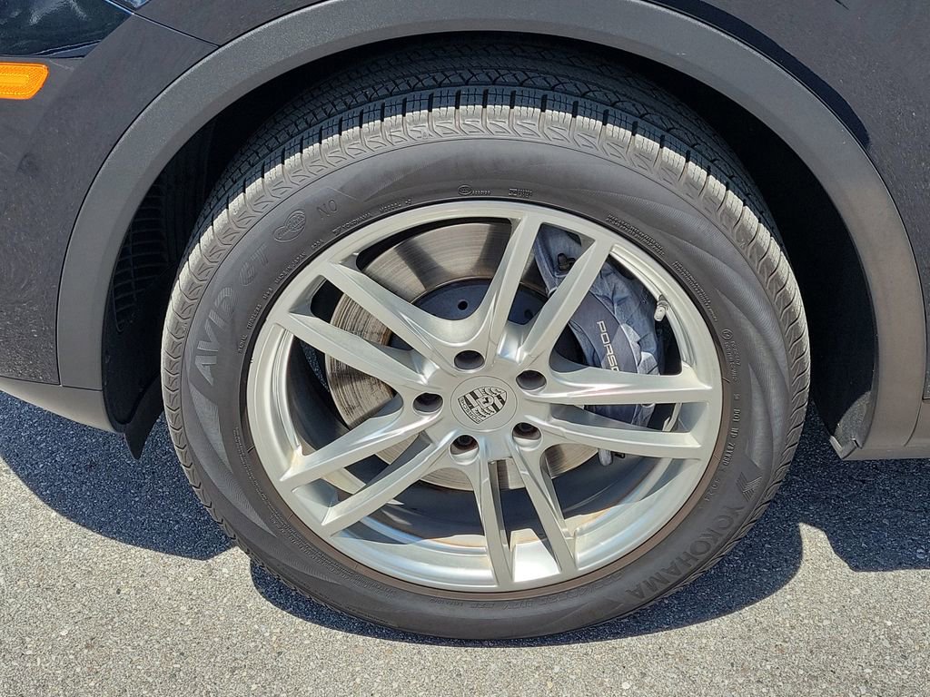 Certified 2022 Porsche Cayenne image 12