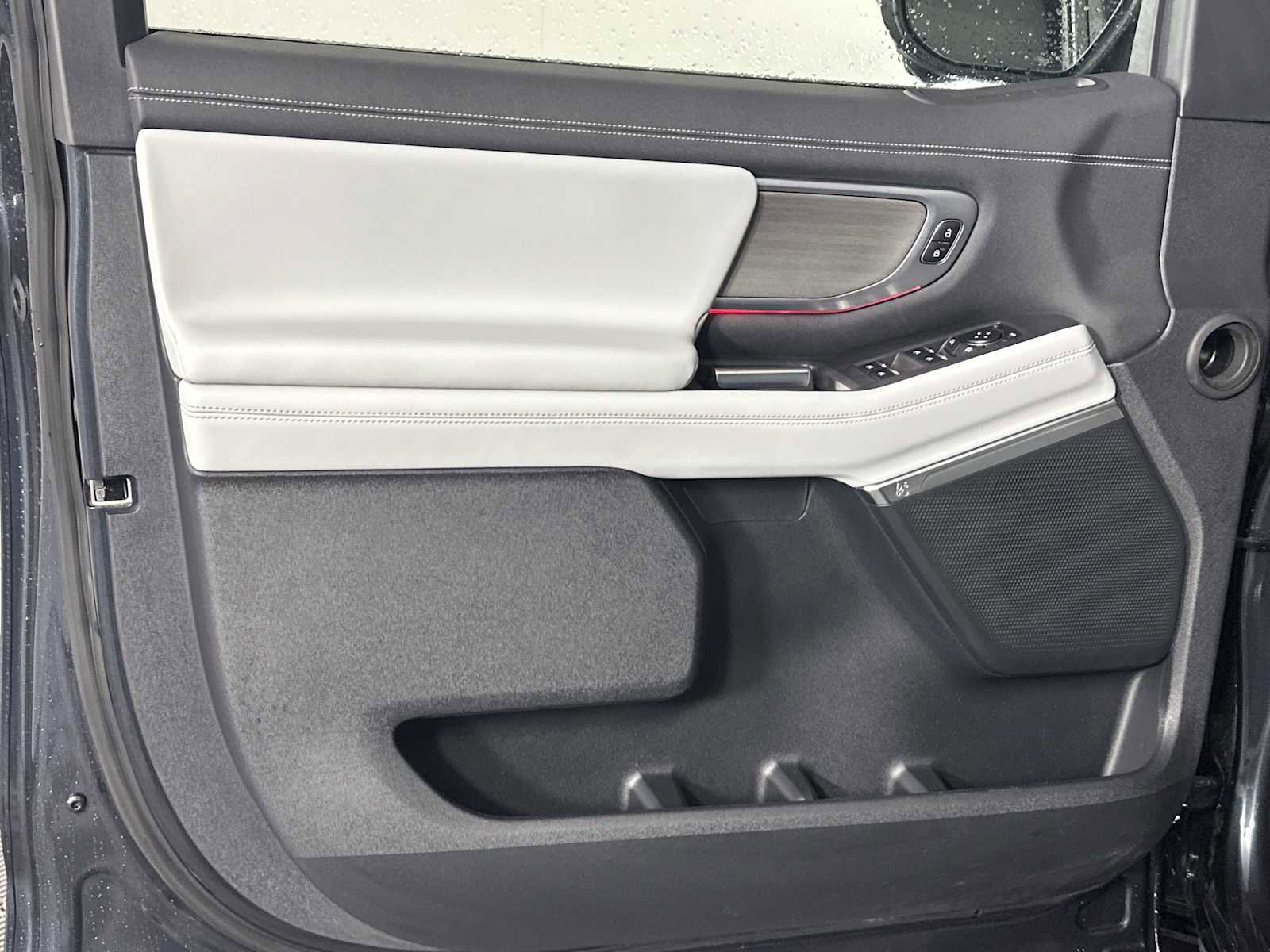 Used 2025 Ford Expedition Max Platinum AWD/4WD image 9