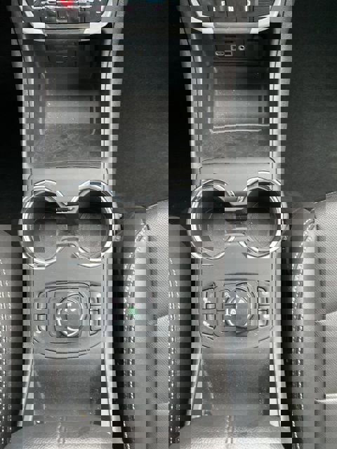 Used 2024 GMC Terrain SLT image 29