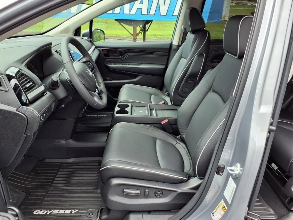 New 2026 Honda Odyssey Touring image 13
