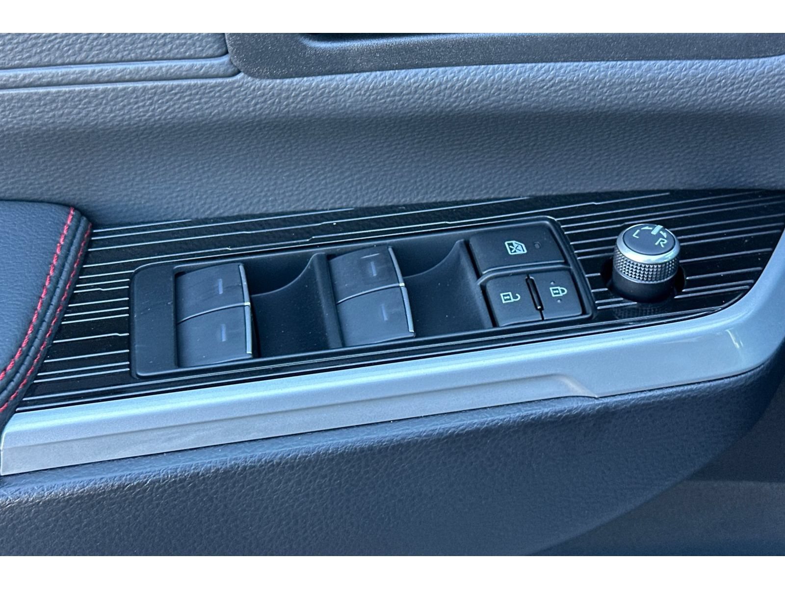 New 2026 Toyota Sienna XSE AWD/4WD image 12
