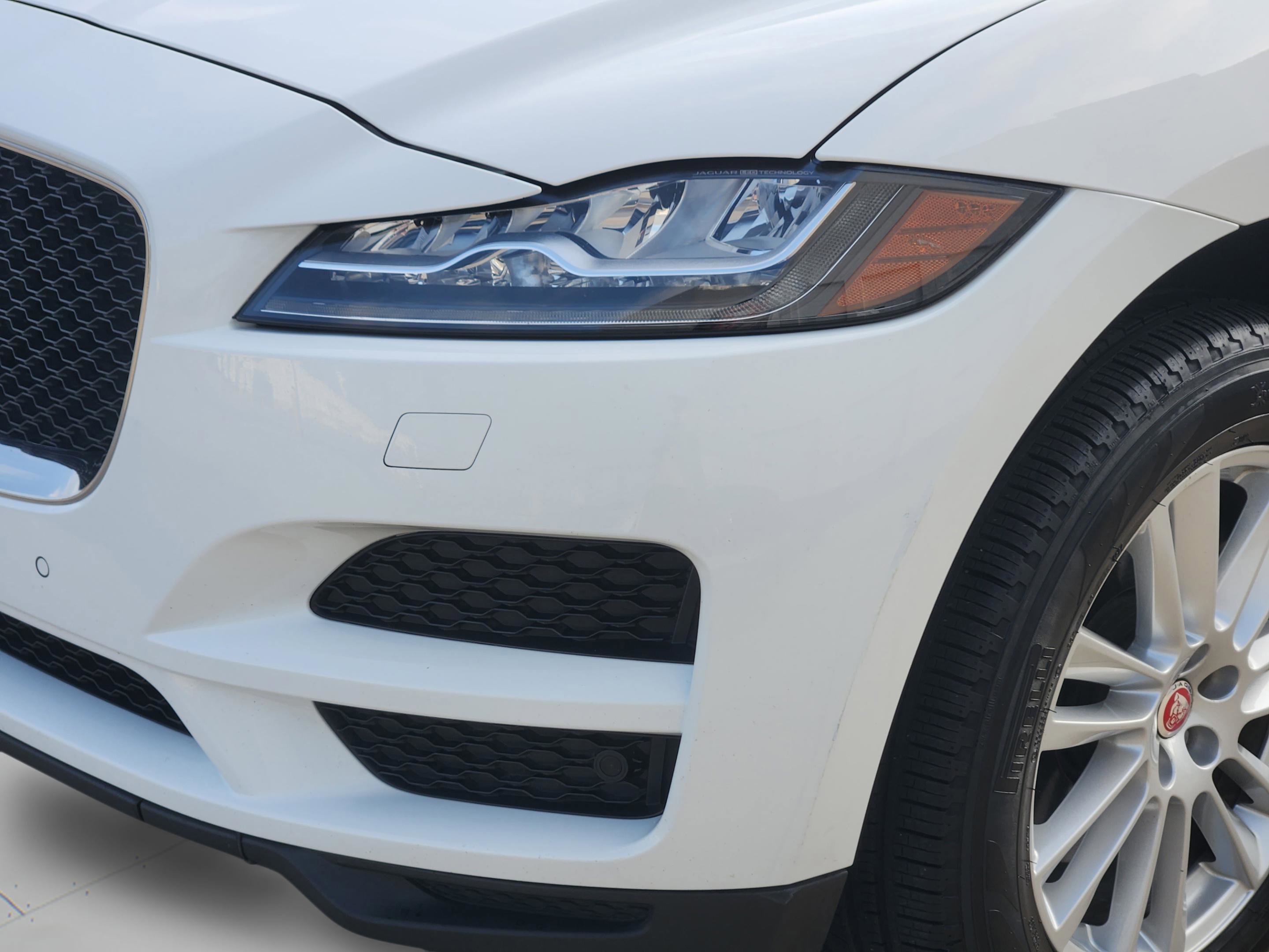 Used 2017 Jaguar F-PACE Prestige image 30