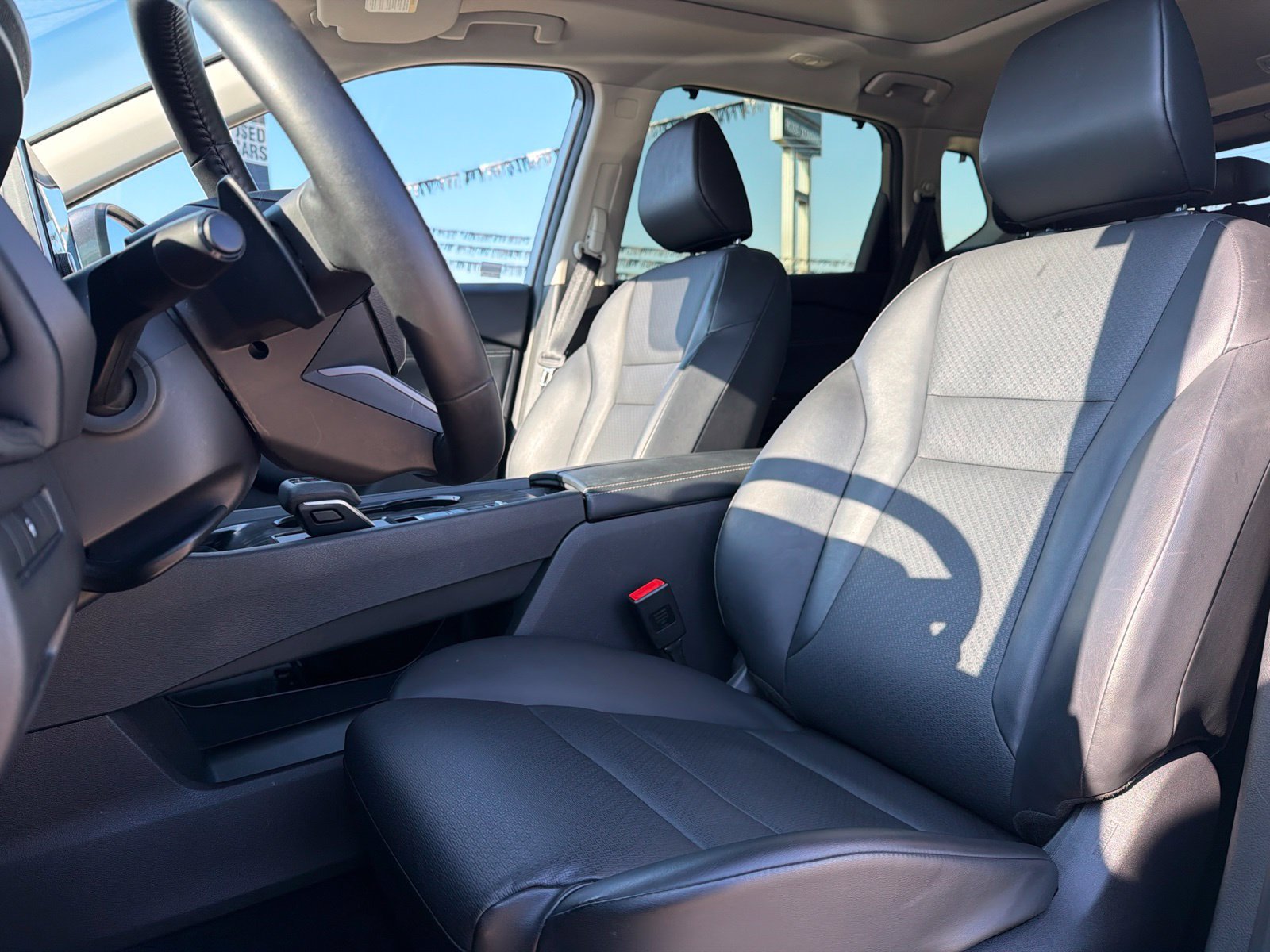 Used 2025 Nissan Rogue SV w/ SV Premium Package FWD image 8
