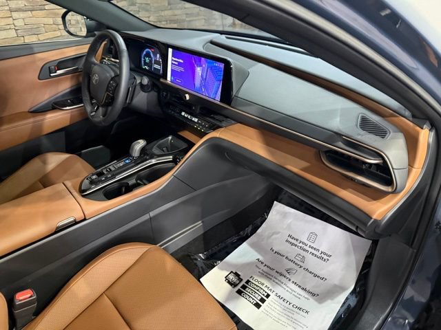 Used 2025 Toyota Crown Signia AWD/4WD image 3