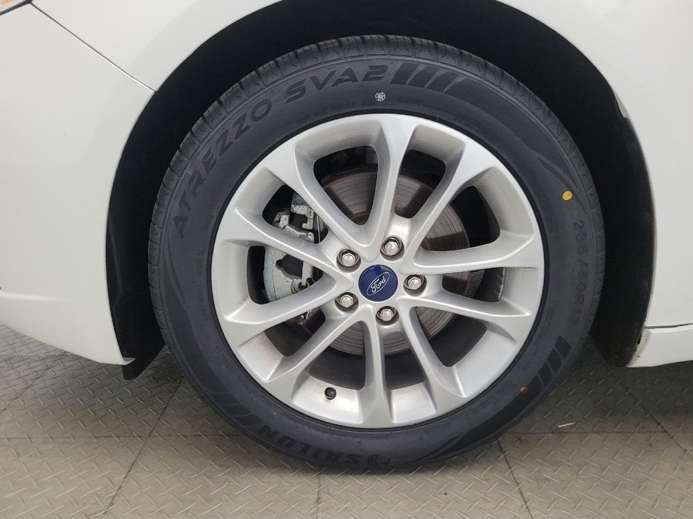 Used 2020 Ford Fusion SE FWD image 31
