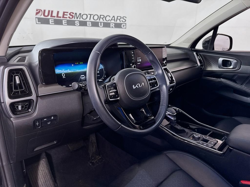 Used 2023 Kia Sorento SX image 9