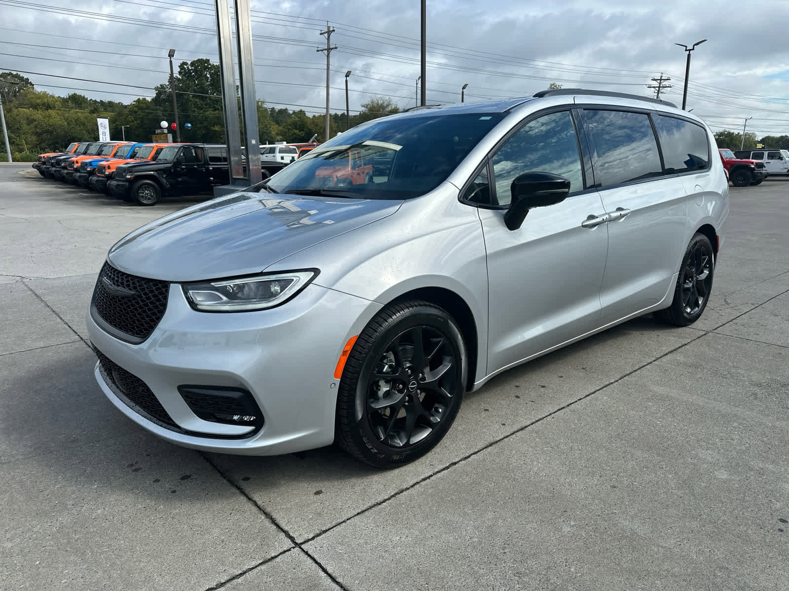 New 2026 Chrysler Pacifica Limited video 1