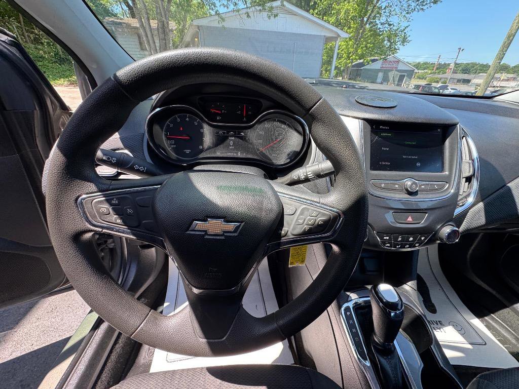 Used 2019 Chevrolet Cruze LT FWD image 19