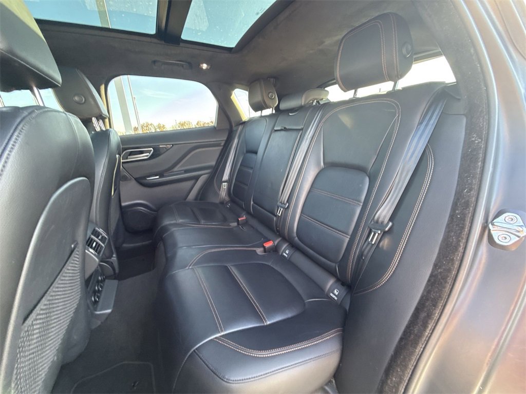 Used 2020 Jaguar F-PACE Prestige image 25