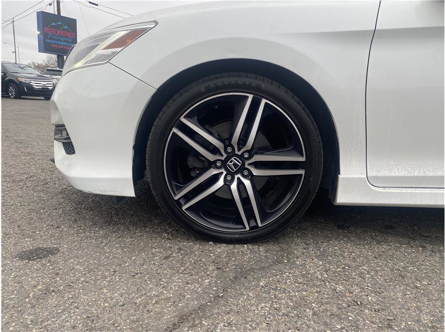 Used 2016 Honda Accord Touring image 19
