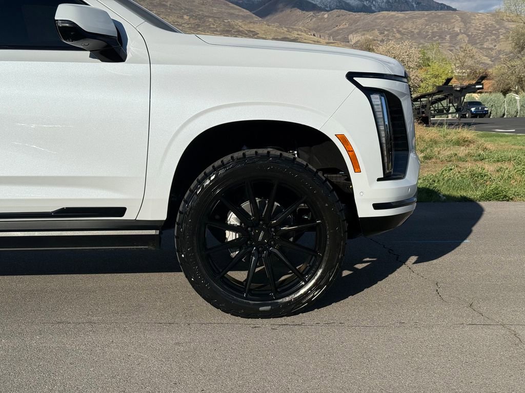 Used 2026 Cadillac Escalade Platinum Sport w/ LPO, ONYX Package AWD/4WD image 3